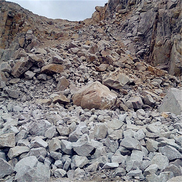吉林陽光采石場 建筑石料石灰?guī)r規(guī)格多樣，狗頭石發(fā)貨快，就近供應(yīng)